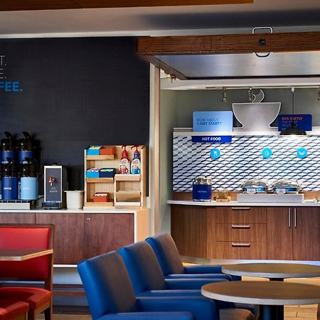 Holiday Inn Express & Suites Ridgecrest - China Lake By Ihg Bagian luar foto