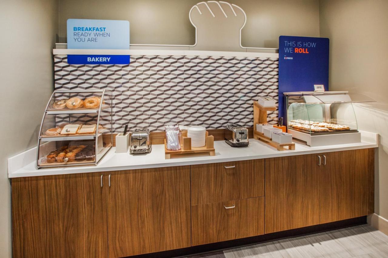 Holiday Inn Express & Suites Ridgecrest - China Lake By Ihg Bagian luar foto