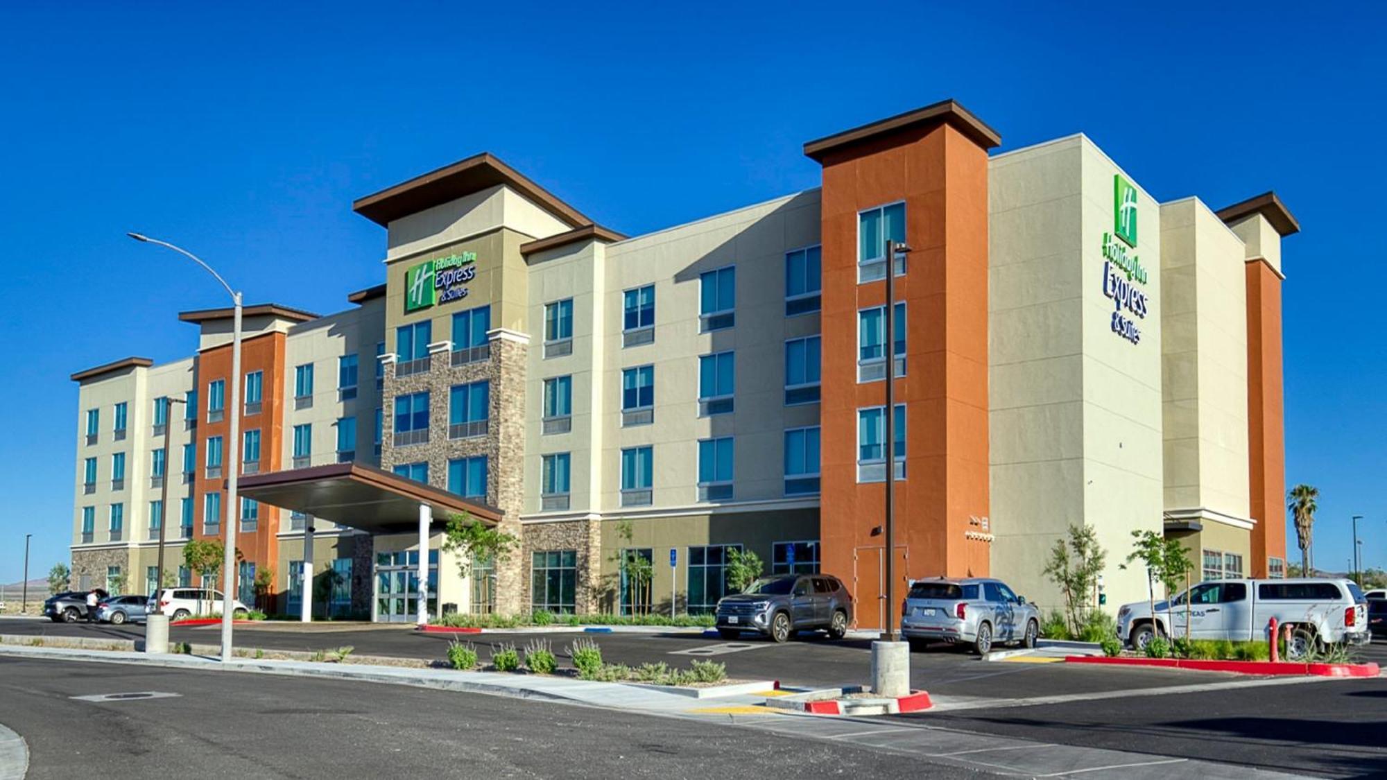 Holiday Inn Express & Suites Ridgecrest - China Lake By Ihg Bagian luar foto