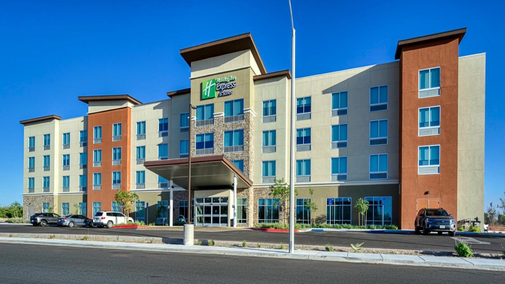 Holiday Inn Express & Suites Ridgecrest - China Lake By Ihg Bagian luar foto