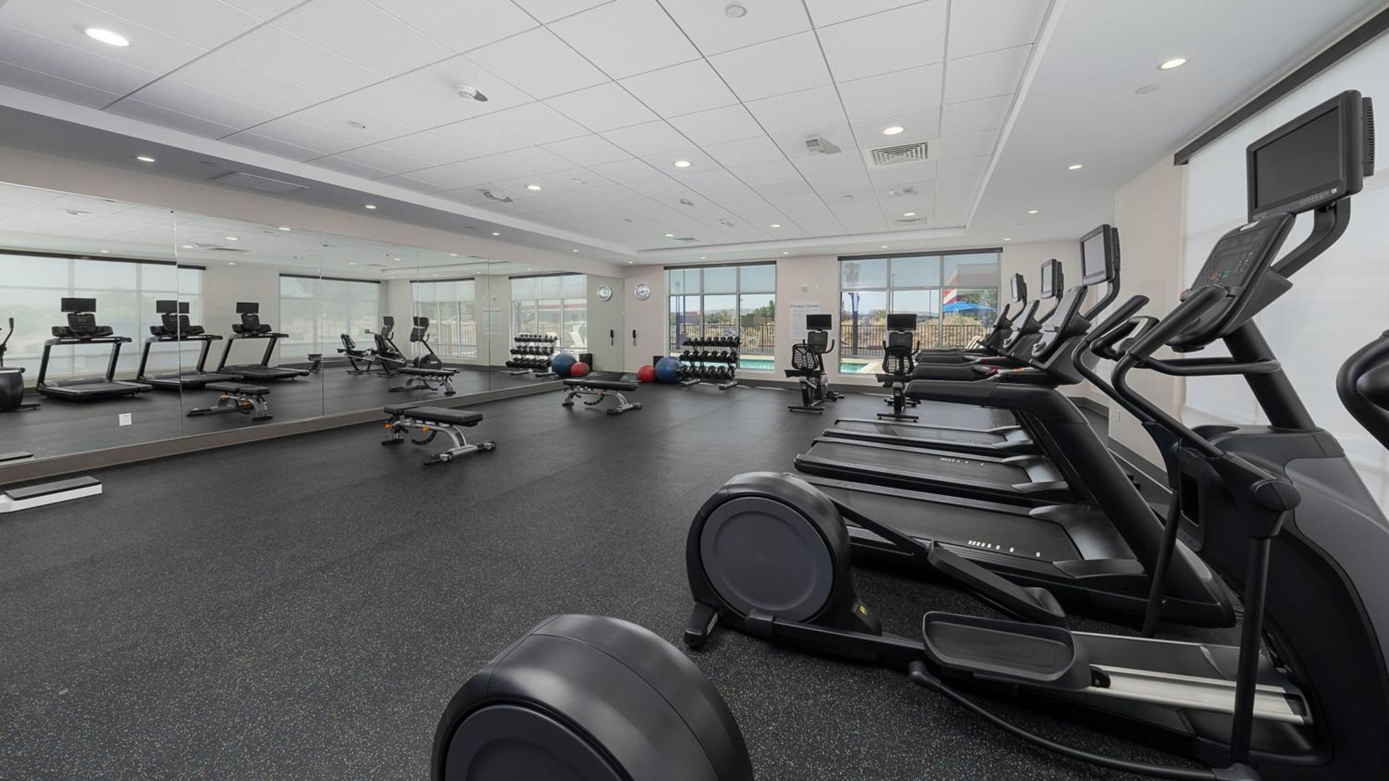 Holiday Inn Express & Suites Ridgecrest - China Lake By Ihg Bagian luar foto
